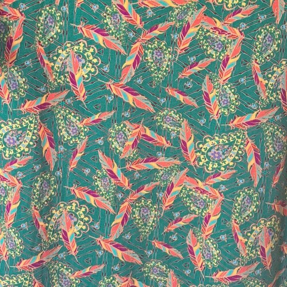 Lularoe Women's Irma Short XS Sleeve Tunic Green Feathers Paisley Print - Picture 6 of 9